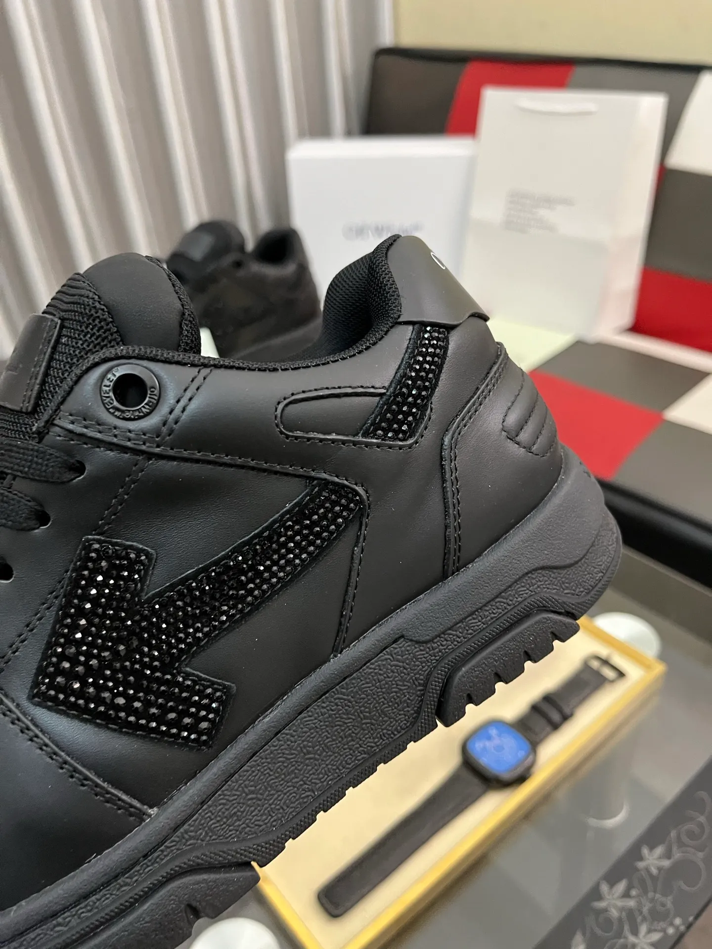 Men's shoes 💰660⌚️⌚️ OFF-White C/O VirGil Abloh fashionable and versatile casual shoes. Exclusive first release of the new model. Made of environmentally friendly cowhide leather and mesh fabric upper material. The insole is embedded with foam cushioning EVA material. The correct midsole is equipped with EVA lightweight cushioning. External tooth nail rubber outsole. The correct accessories are customized simultaneously. Women's model: 35-40 Men's model: 39-45